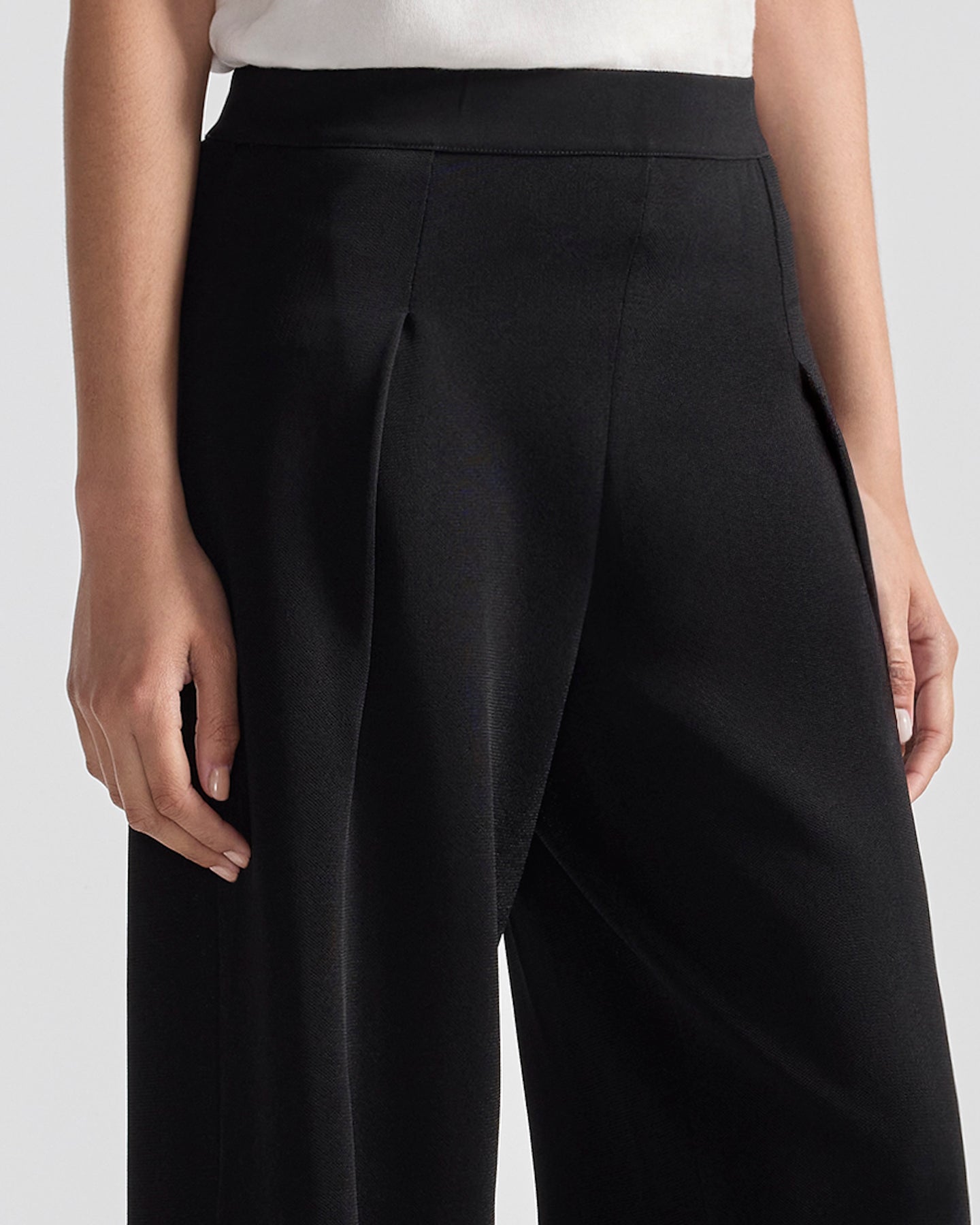 Slinky Gene Pant in Black