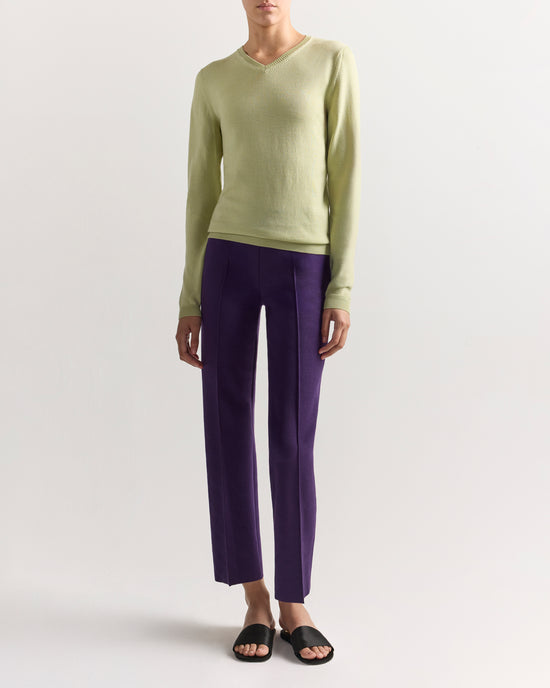 Billie Vneck in Aloe