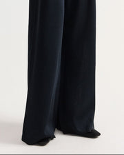 Slinky Gene Pant in Navy